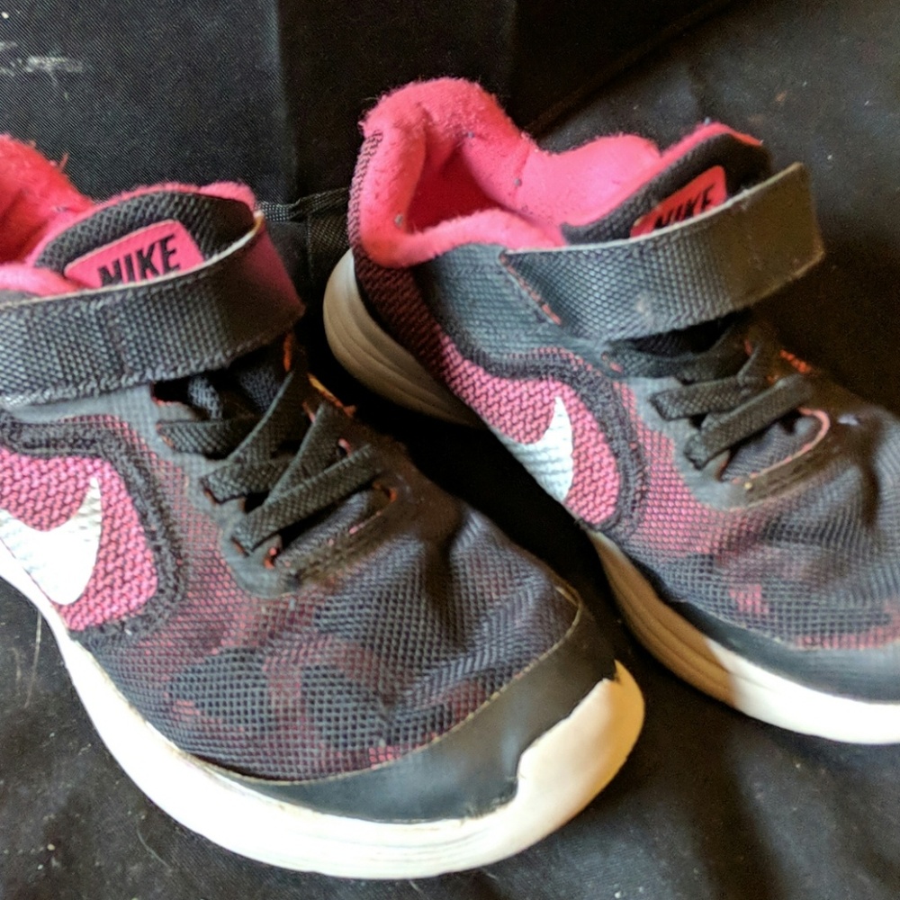Girls Nike Revolution 3